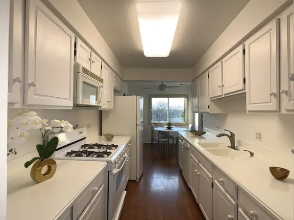 3350 N Carriageway DR #318, Arlington Heights, IL 60004