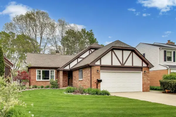 313 S Hi Lusi AVE, Mount Prospect, IL 60056