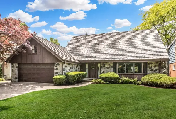 700 S Hamlin AVE, Park Ridge, IL 60068