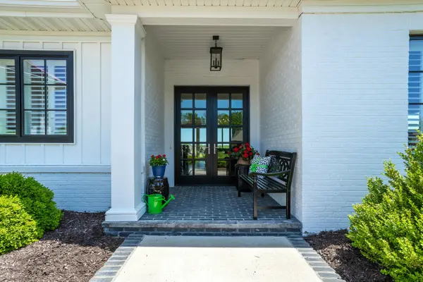 5235 Pigeon Creek TRL, Bettendorf, IA 52722