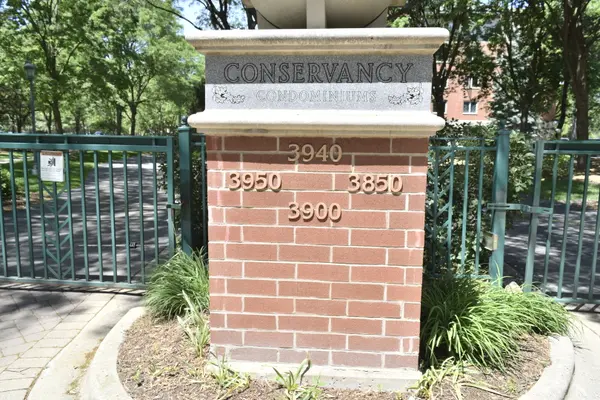 3940 W Bryn Mawr AVE #402, Chicago, IL 60659