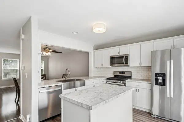845 Essex CIR, Grayslake, IL 60030