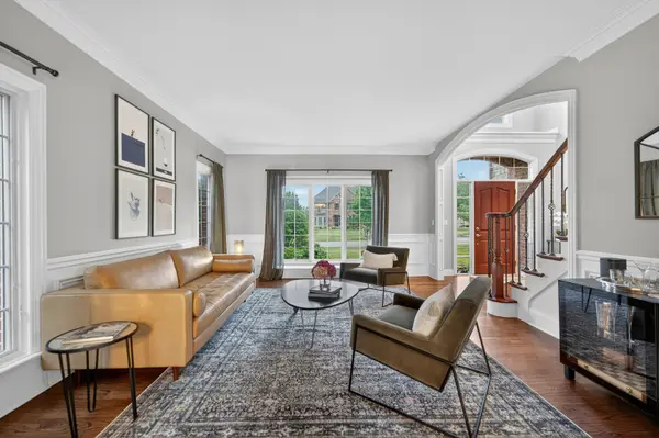 39W696 Henry David Thoreau PL, St. Charles, IL 60175