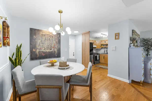 7A Kingery Quarter AVE #201, Willowbrook, IL 60527