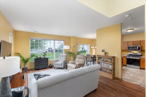 2735 Mcclennan CT, Naperville, IL 60563