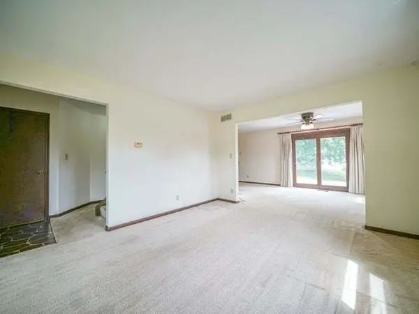 943 N Crest CT, Byron, IL 61010