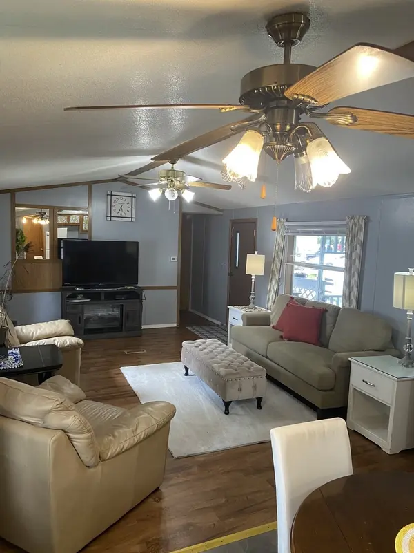 31 Coachman DR, Urbana, IL 61802