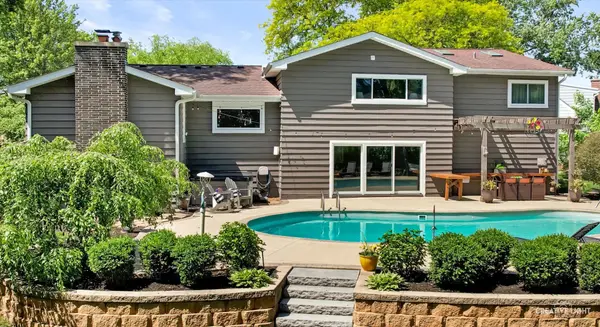 680 Glen Haven LN, Glen Ellyn, IL 60137