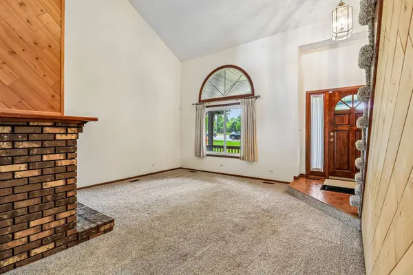 1079 Braeburn RD, Mundelein, IL 60060