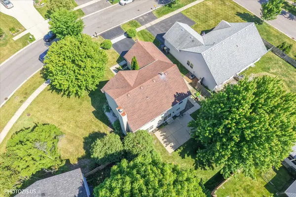186 N Brittany LN, Hainesville, IL 60030