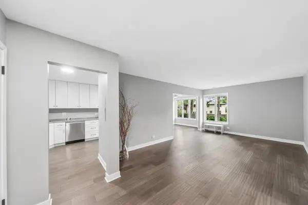150 Lake BLVD #112, Buffalo Grove, IL 60089