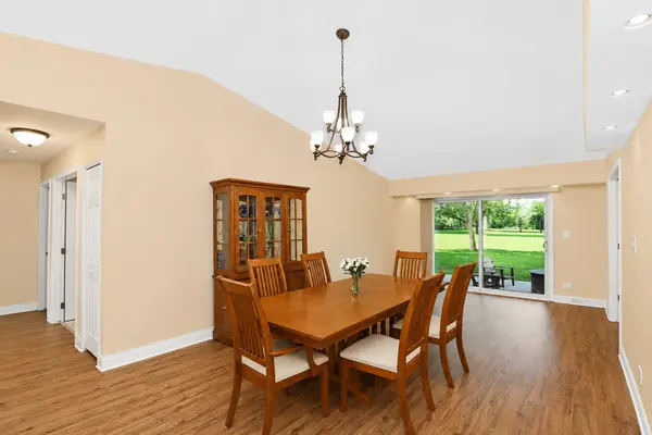 743 Parkview CT, Roselle, IL 60172