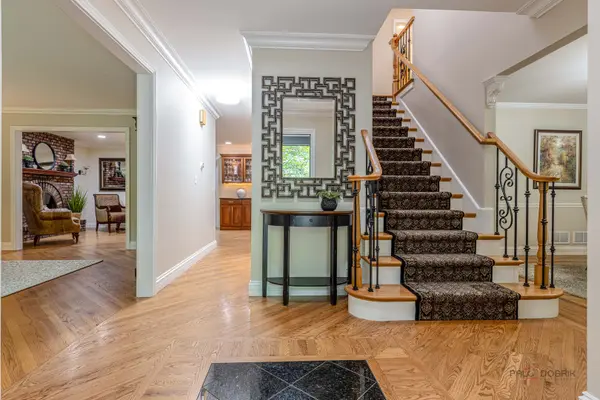 28588 N Tanglewood CT, Libertyville, IL 60048