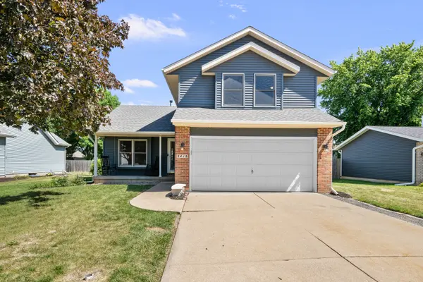 2418 W 60 PL, Davenport, IA 52806