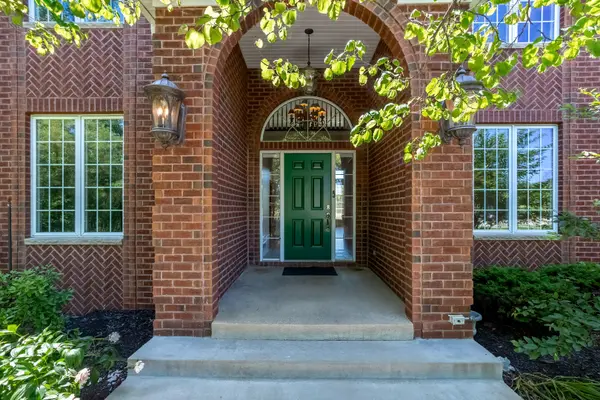 4824 Pigeon Creek TRL, Bettendorf, IA 52722