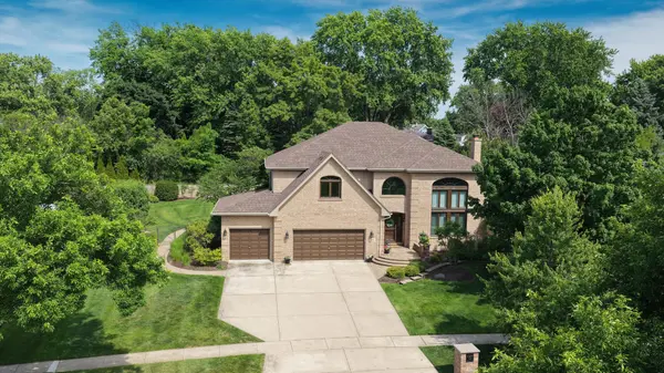 9001 Kilkenny DR, Darien, IL 60561