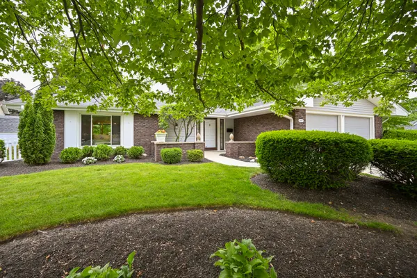 23W303 Cambridge CT, Glen Ellyn, IL 60137