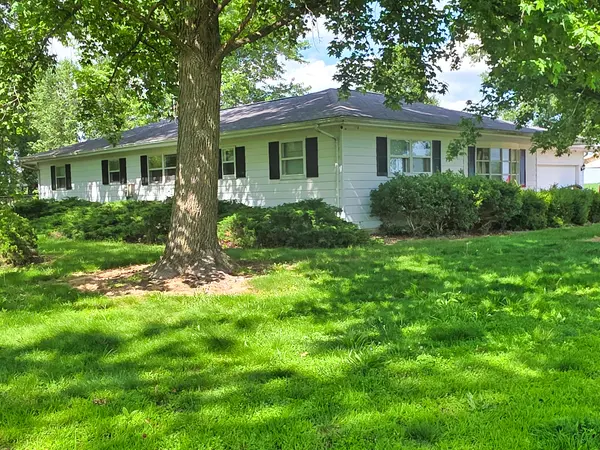 220 Oak ST, Noble, IL 62868