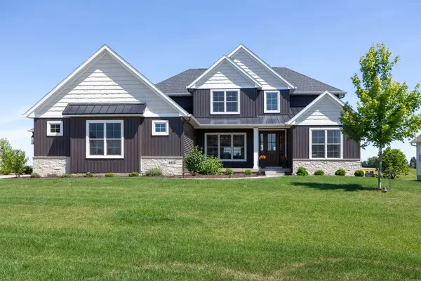 6888 Wilderness Pointe,  Bettendorf,  IA 52722