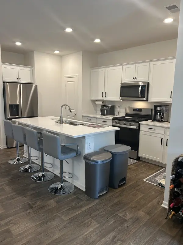 916 Darwin ST, North Aurora, IL 60542