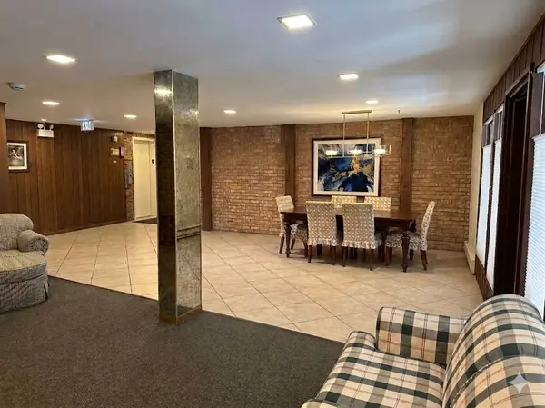 6800 W RAVEN ST #302, Chicago, IL 60631