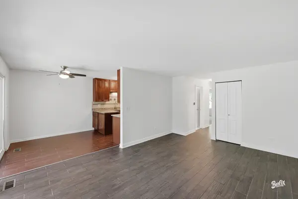 622 N Deer Run DR #B11, Palatine, IL 60067