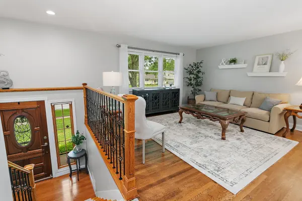 430 Amherst LN, Hoffman Estates, IL 60169