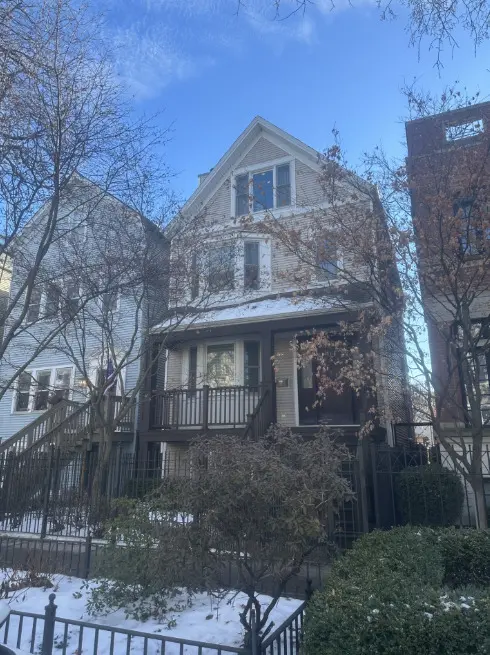1327 W BARRY ST, Chicago, IL 60657