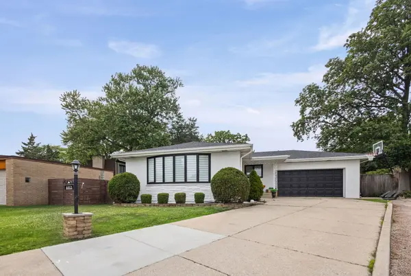 6913 N Concord LN, Niles, IL 60714