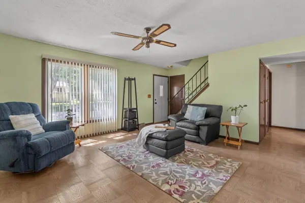 2368 Queens CT, Bettendorf, IA 52722