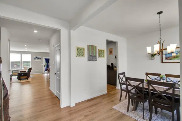 2220 Walnut Glen BLVD, Island Lake, IL 60042