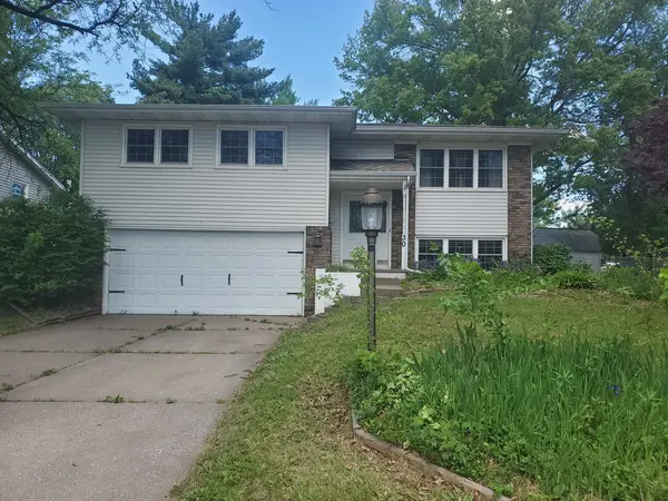 30 Parkview DR, Eldridge, IA 52748