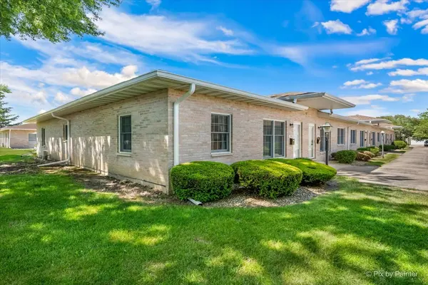1084 Chovan DR #1084, Joliet, IL 60435