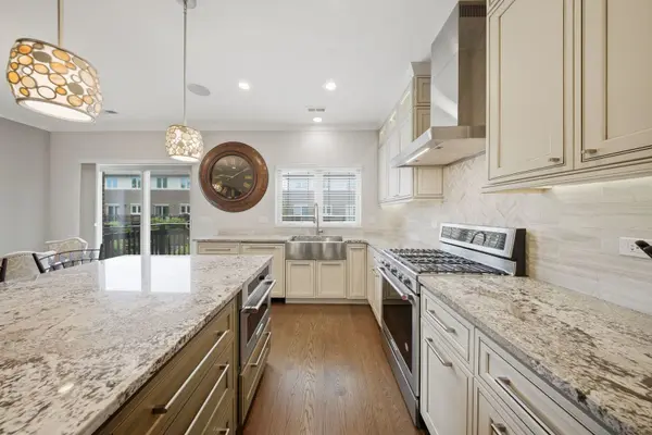 11 Forest AVE #17, River Forest, IL 60305