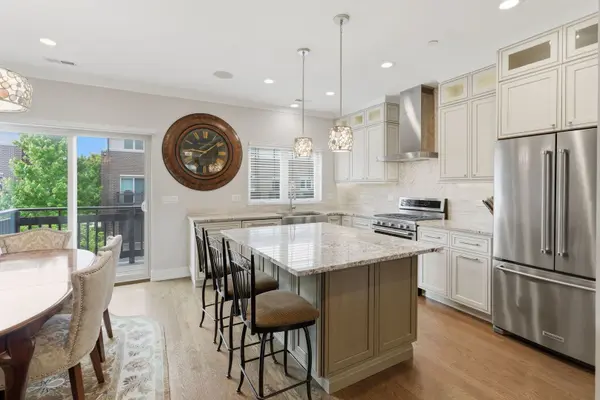 11 Forest AVE #17, River Forest, IL 60305