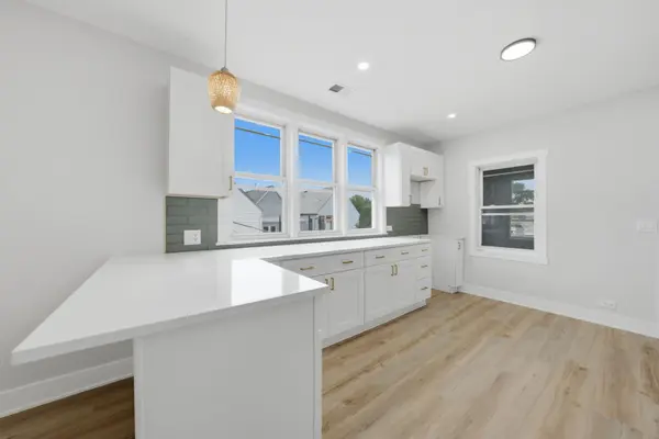 646 W 47th PL, Chicago, IL 60638