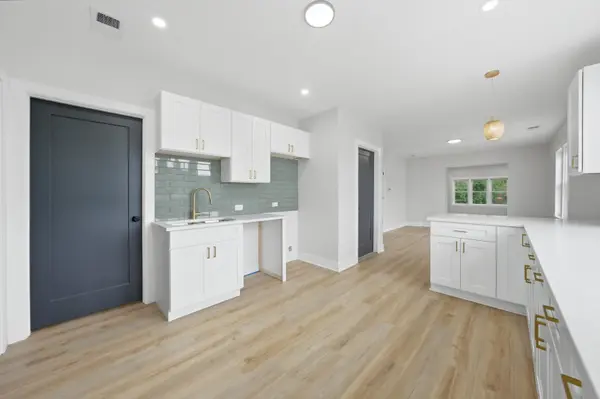 646 W 47th PL, Chicago, IL 60638