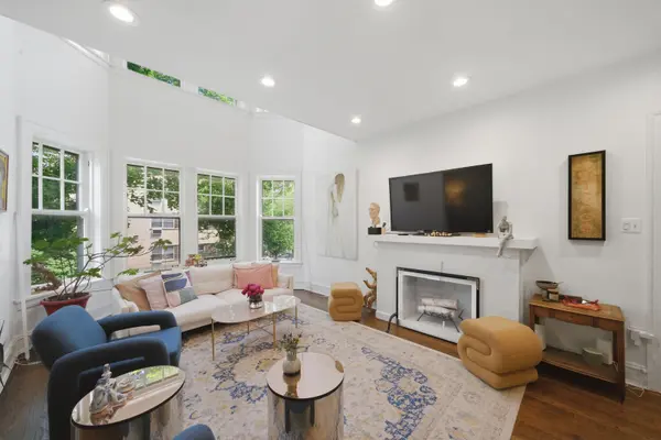 2948 N Pine Grove AVE #2, Chicago, IL 60657