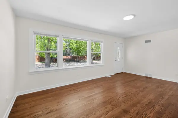 6207 W Eastwood AVE, Chicago, IL 60630
