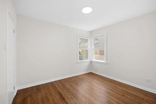 6207 W Eastwood AVE, Chicago, IL 60630
