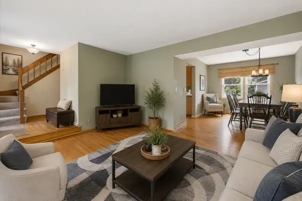 684 Regent DR, Crystal Lake, IL 60014
