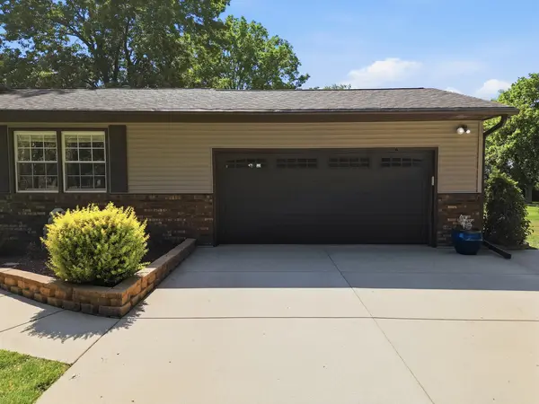 1665 Hill DR, Dixon, IL 61021
