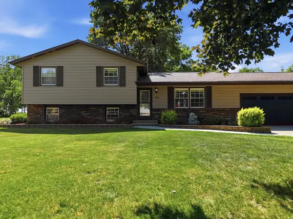 1665 Hill DR, Dixon, IL 61021