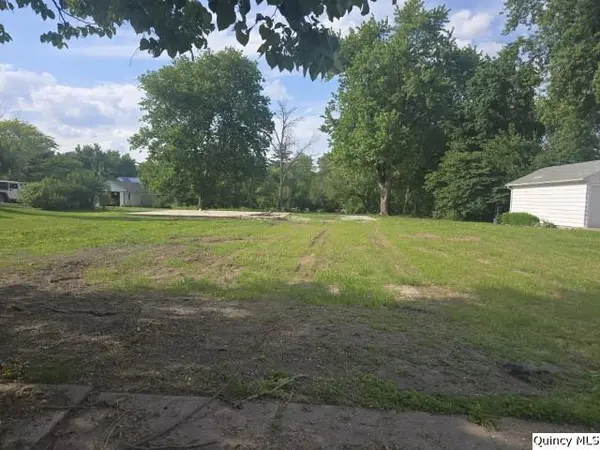 315 Cherry ST, Carthage, IL 62321-1258