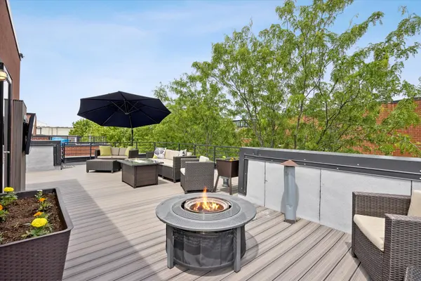 2318 W Wolfram ST, Chicago, IL 60618