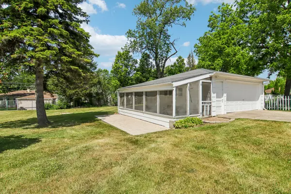 470 N Prairie AVE, Mundelein, IL 60060