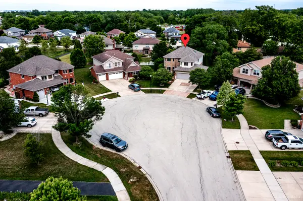8053 DUANE DR, Frankfort, IL 60423