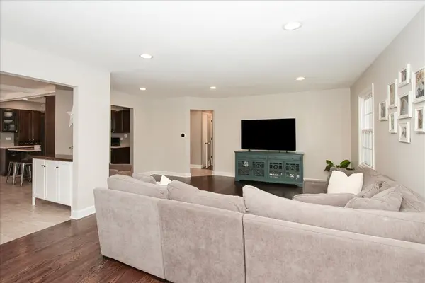 955 N Topanga DR, Palatine, IL 60074