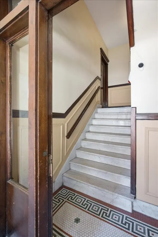 1023 W Thorndale AVE #1, Chicago, IL 60660