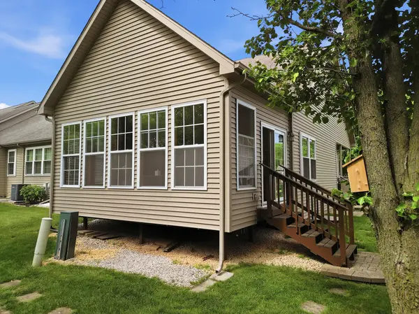 1676 Overlook DR, Dixon, IL 61021